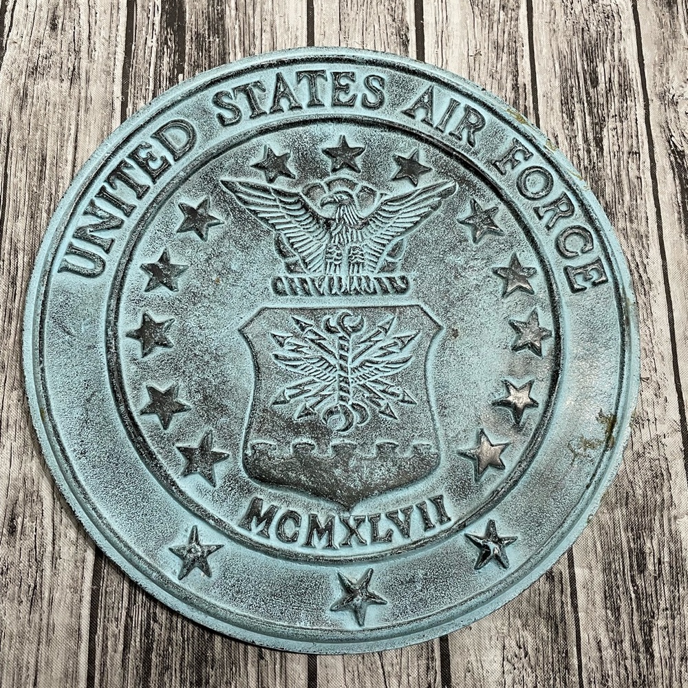 12” UNITED STATES AIR FORCE Solid Metal Crest with Hanger on Back Excellent Cond